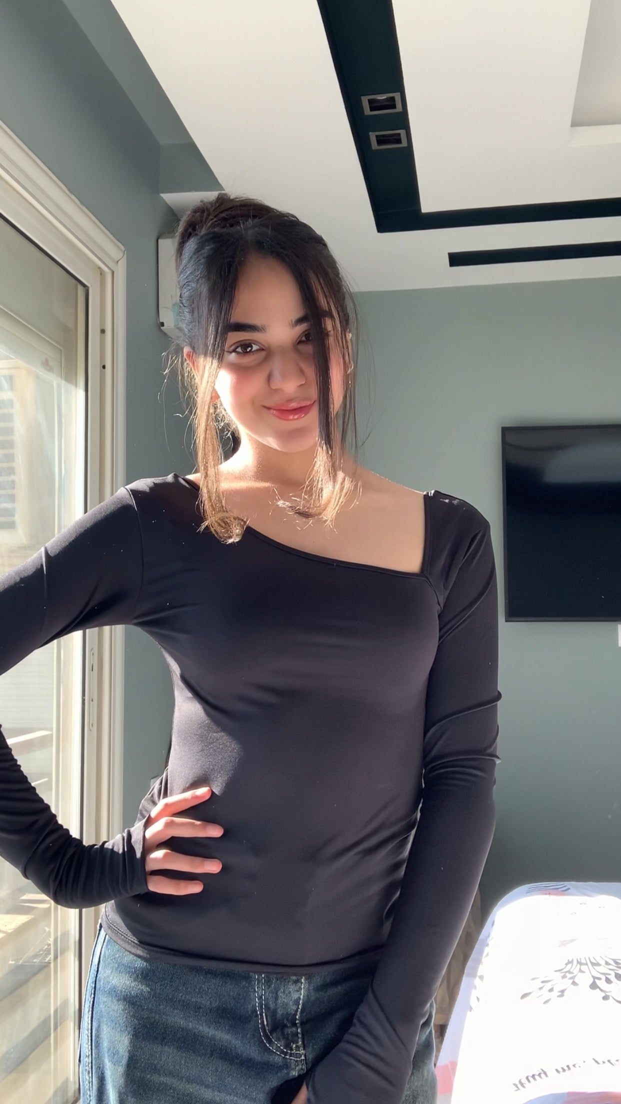 V-Cut Long Sleeves Top