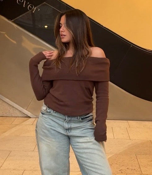 off-shoulder knitted tight top