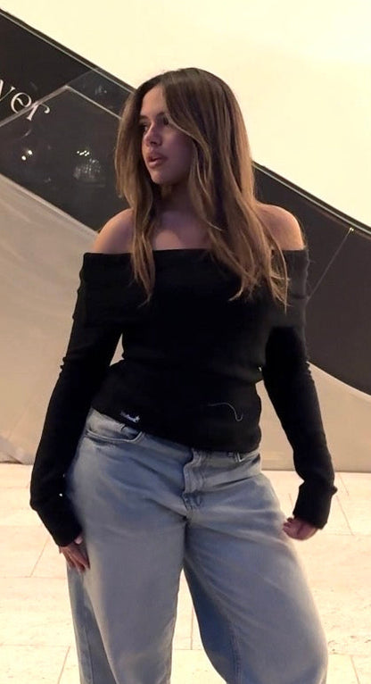 off-shoulder knitted tight top