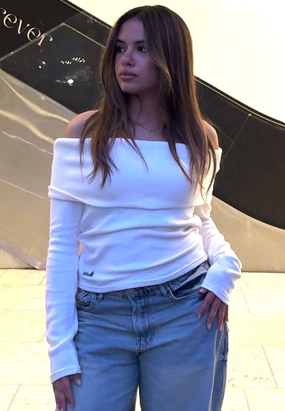 off-shoulder knitted tight top